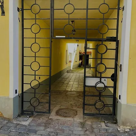 Spacious Private In Old Town Apartment *