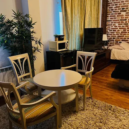 Spacious Private In Old Town Apartment *